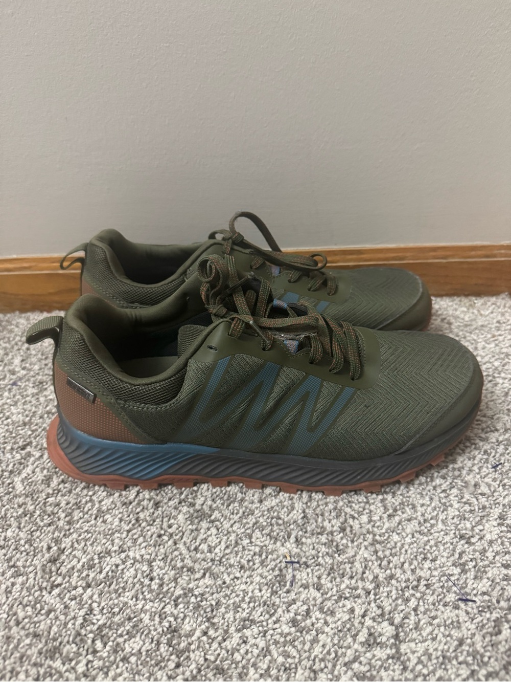Men’s Magellan Outdoors Athletic Trail Shoes Size 9.5